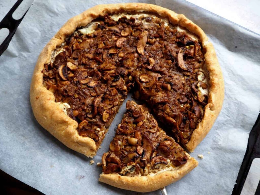 Placek-drozdzowy-z-pieczarkami-2