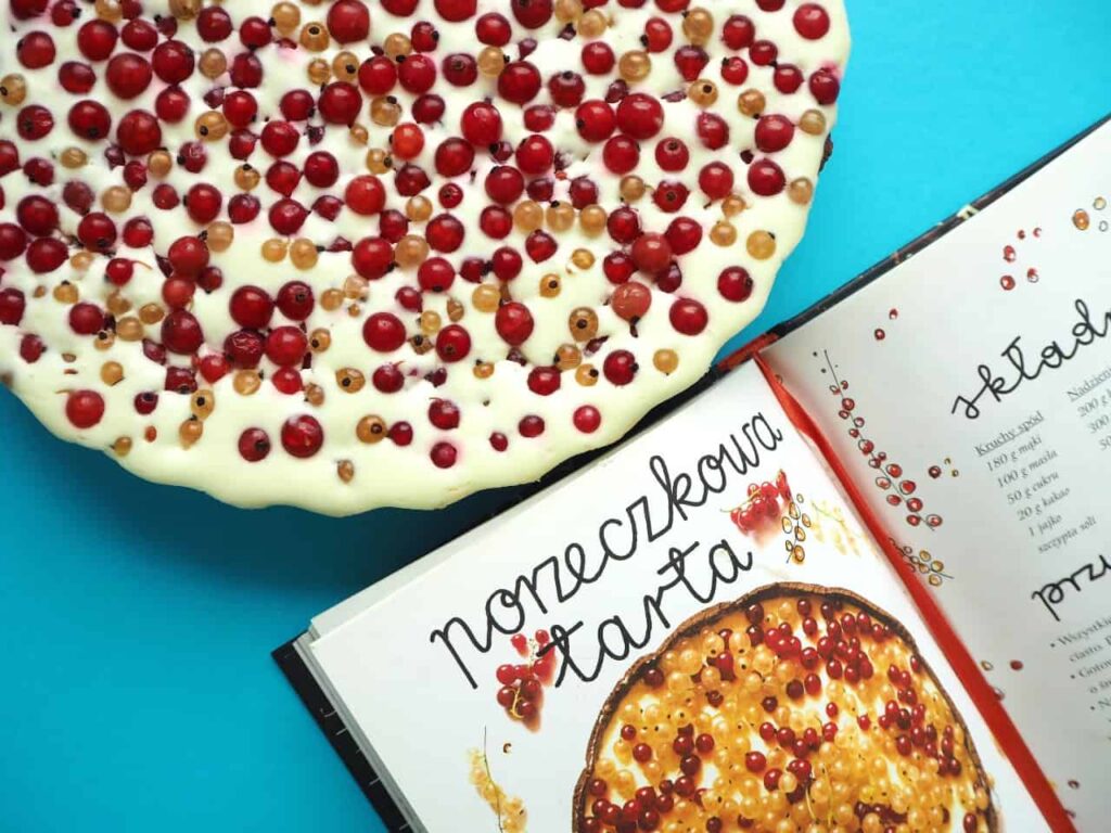 Tarta-porzeczkowa-z-biala-czekolada