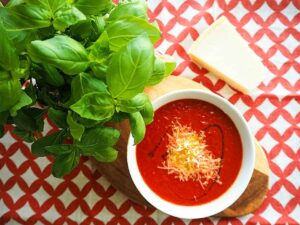 Zupa-pomidorowa-z-pieczonymi-paprykami