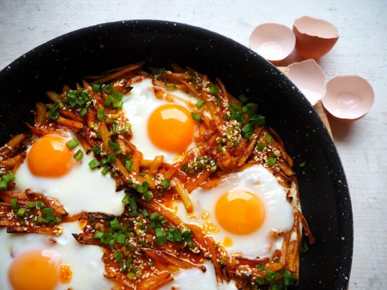 Zapiekane-jajka-na-ostro