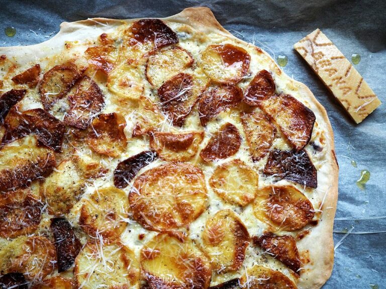 Pizza-bianca-z-ziemniakami