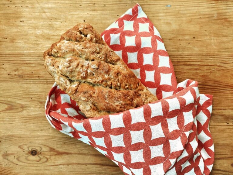 Prosty-chleb-wieloziarnisty