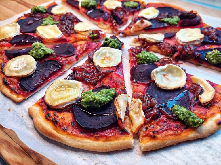 Pizza-z-pesto-i-burakami